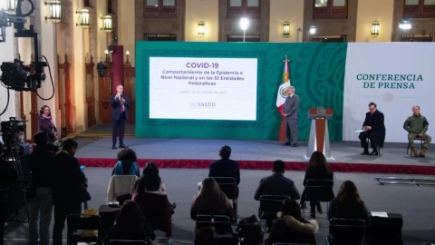 Los primeros maestros en vacunarse contra la Covid-19 est&aacute; en Campeche. 