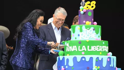 ¡Que viva la libertad! Ricardo B. Salinas Pliego festeja sus 68 años