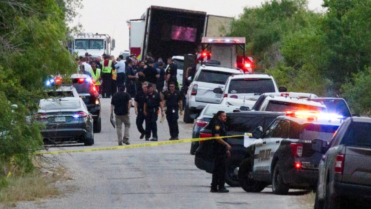 Suman 53 muertos por tráiler en Texas.
