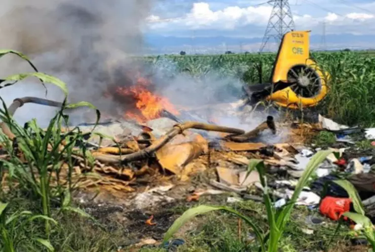 Helicóptero de la CFE se desploma en Cuautla, Morelos.