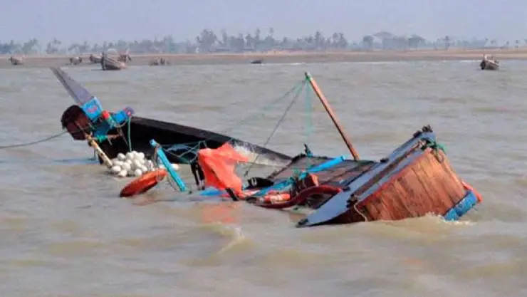 Naufragio de barco deja 100 muertos; iban a una boda