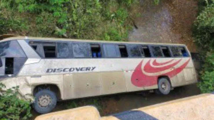 Autobús cae a río en Honduras