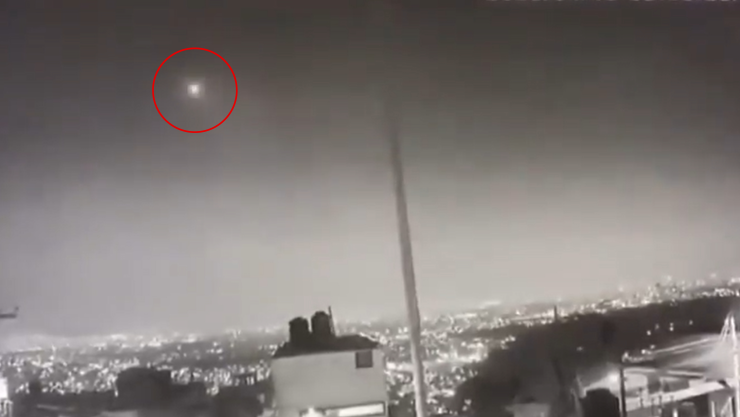 Un meteorito iluminó el cielo de la CDMX durante la madrugada.