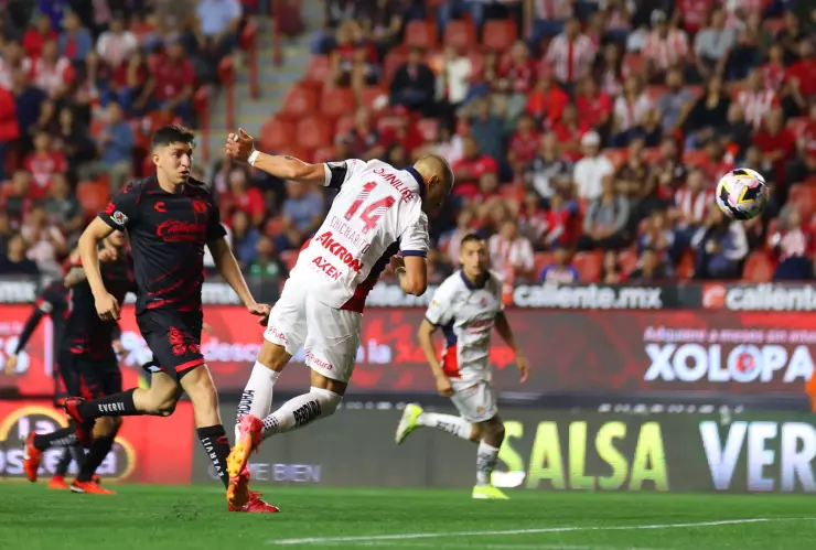 Remate de gol de Chicharito con Chivas vs Tijuana