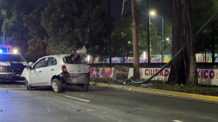 Choque de auto en CDMX.