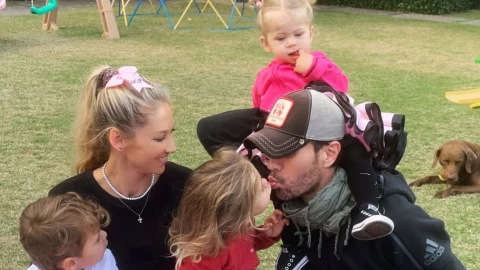 Anna Kournikova apareció junto a sus hijos con Enrique Iglesias.
