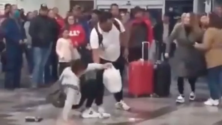 Una mujer confrontó a su esposo en una central camionera en Zacatecas