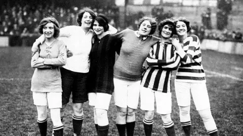 La historia del futbol femenino 