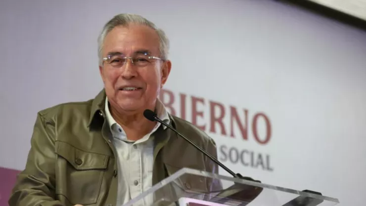 Gobernador de Sinaloa se enreda al hablar sobre homosexualidad