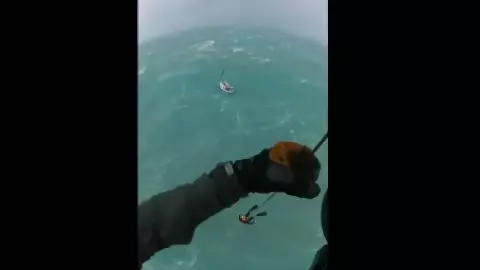 HEROICO rescate de la Guardia Costera a un perro y su dueño atrapados en la furia de Helene.jpg