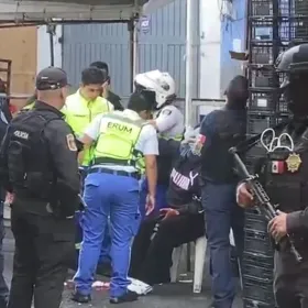 Heridos con 8 puñaladas en Tepito: Joven logra escapar de un asalto y pide ayuda a comerciantes