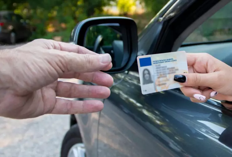 Cómo obtener un descuento en la licencia de conducir