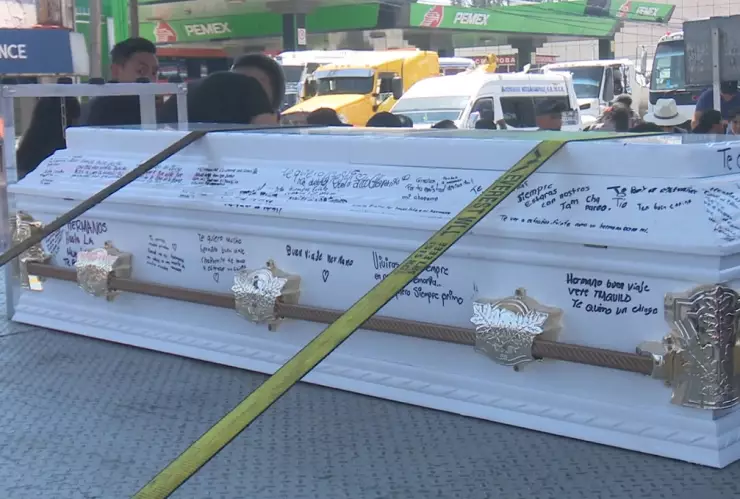 ataúd Brian Ariel.jpg