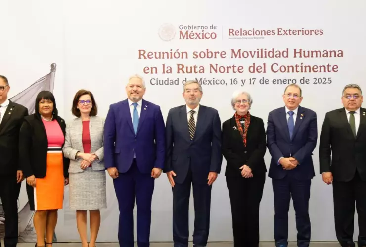 Juan Ramón de la Fuente sostiene reunión con representantes de América Latina