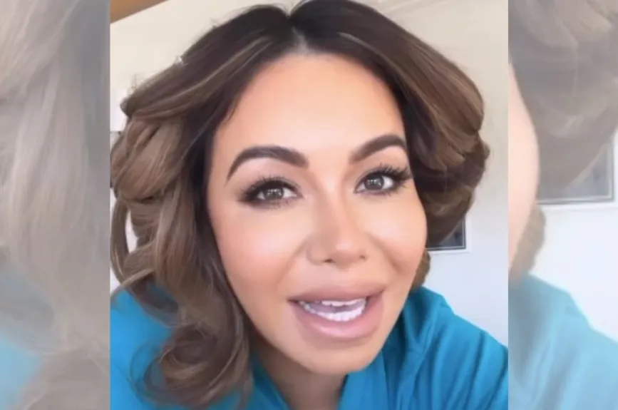 Chiquis anillo despeinada.jpg