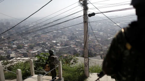 Soldados brasileños entran en barriadas de Río contra el narco