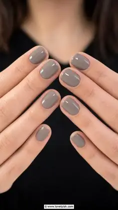 uñas gris arena.jpg