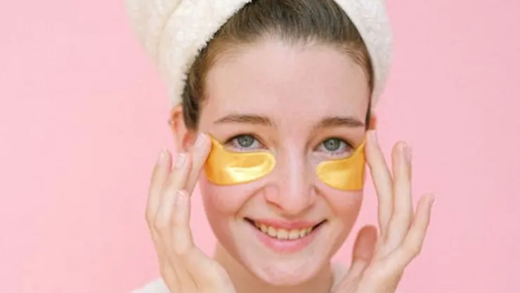 ¿Por qué tu corrector se ve gris? 3 pasos para neutralizar ojeras oscuras