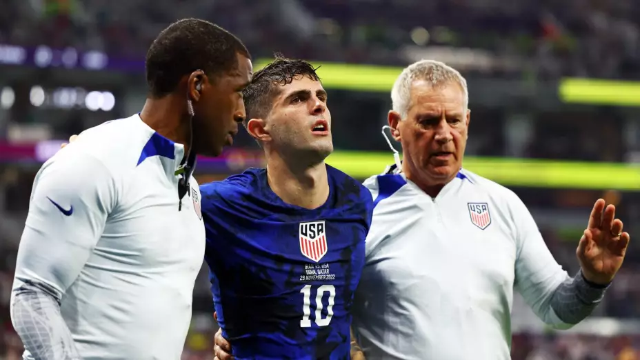 pulisic sale con los auxiliares.jpg