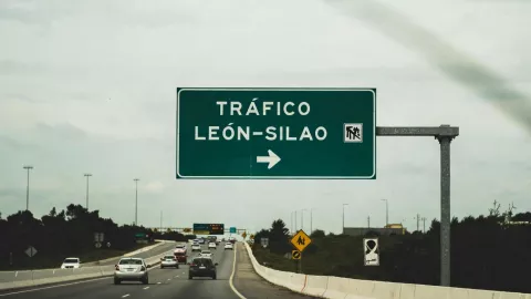 ¡Choque OBSTACULIZA el paso en la carretera León-Silao! Así está el tráfico vehicular hoy 11 de febrero.jpg