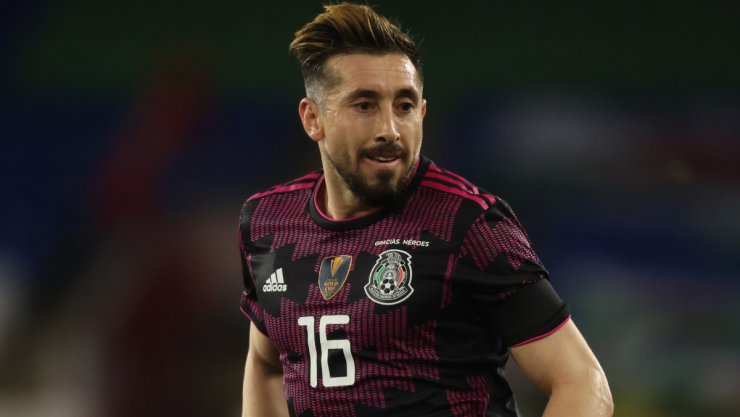 H&eacute;ctor Herrera con la Selecci&oacute;n Azteca