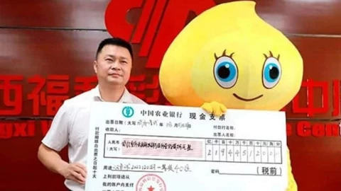 Hombre disfraz lotería