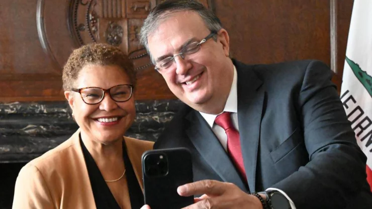 Ebrard llega al millón de seguidores en TikTok, ¿cuáles son sus videos más virales?