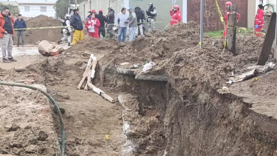 3 personas caen en zanja en Tijuana: hay un fallecido