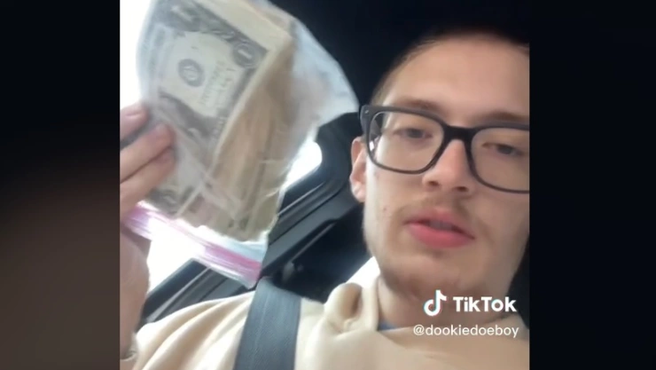 VIDEO: Pide comida para llevar y recibe más de 90 mil pesos
