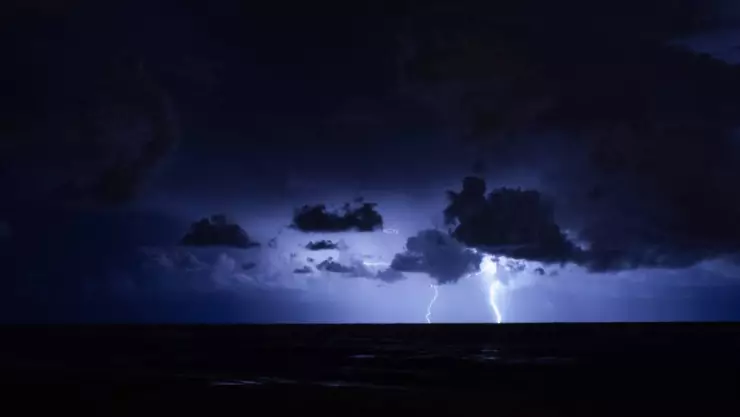 Rayo mata a joven de secundaria que jugaba futbol