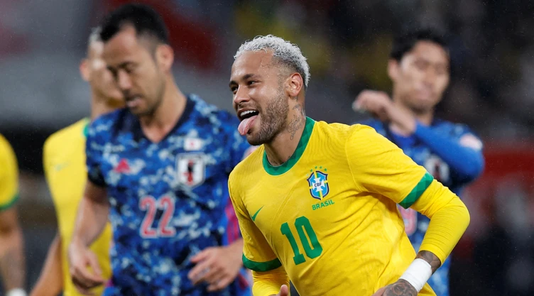 Neymar con Brasil festeja su gol ante Japón