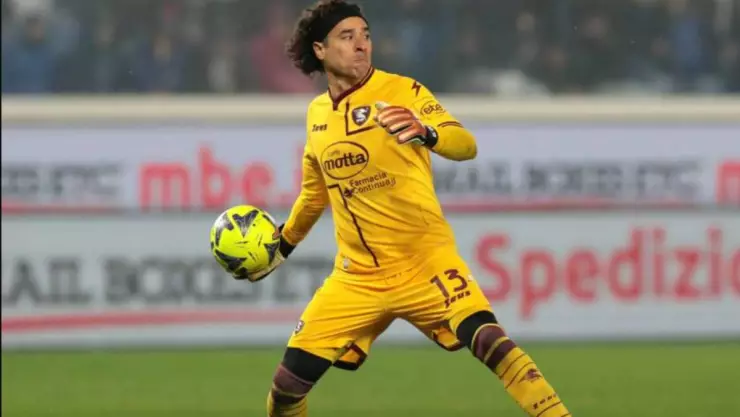 Memo Ochoa es el portero más goleado de Italia