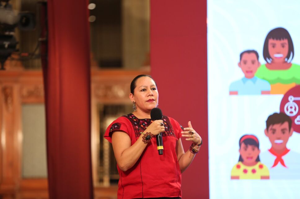María Luisa Albores González