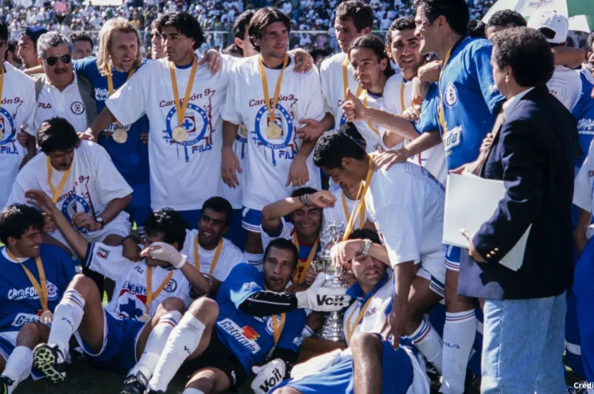 12 cruz azul campeón 1997 final león.jpg