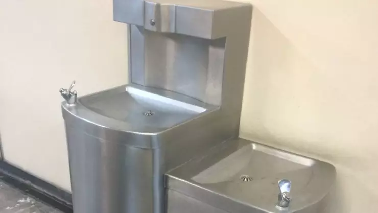 Instalan bebederos en el Metro CDMX por onda de calor 2024