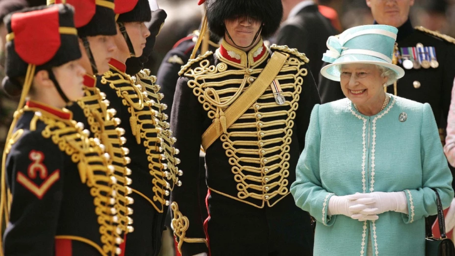 quien sigue en el trono de Inglaterra