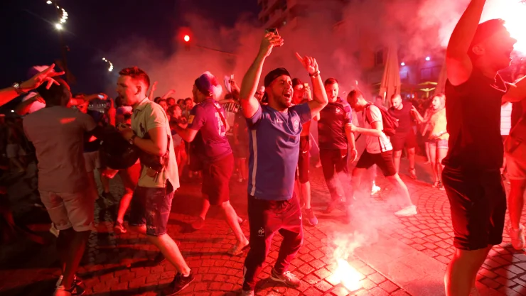 Franceses festejan en París