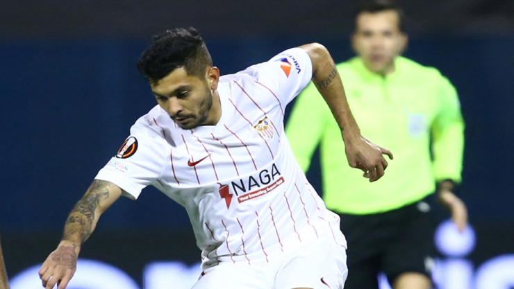 Con Tecatito Corona como titular, Sevilla enfrenta al Granada