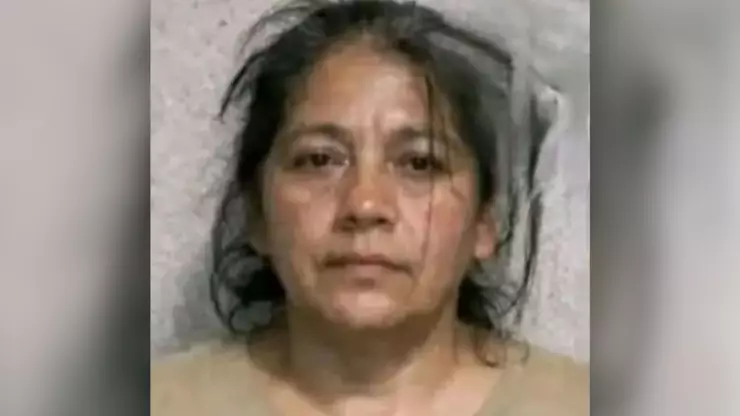 Mujer asesina a extorsionadores