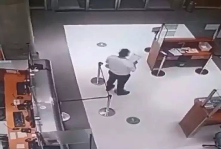 Video Guardia recibe a mujer en sanatorio, pero estaba muerta