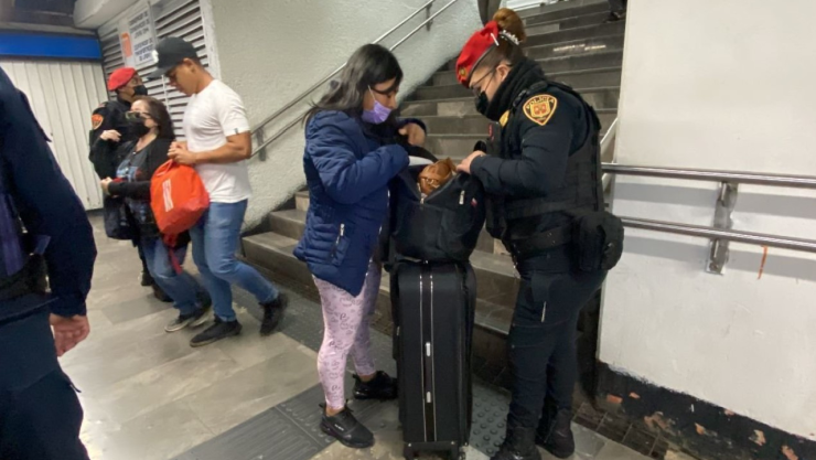 ¿Puedo ingresar equipaje al Metro de la Ciudad de México?