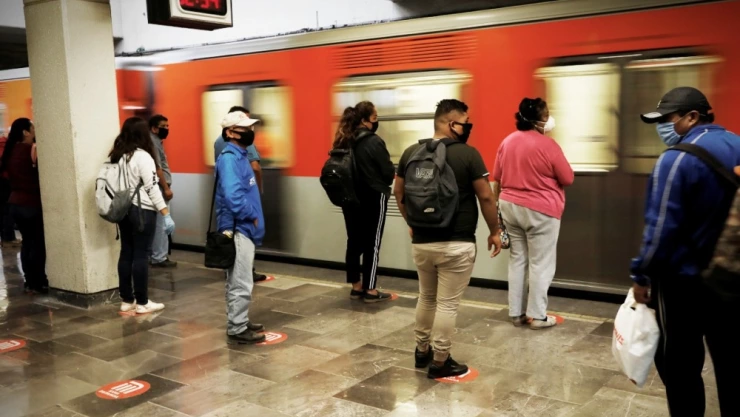 Metro CDMX: Reportan alta afluencia en 7 líneas y retrasos