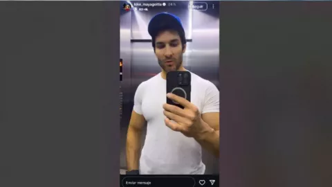 Kike Mayagoitia se grabó desde un centro comercial para presumir sus compras.