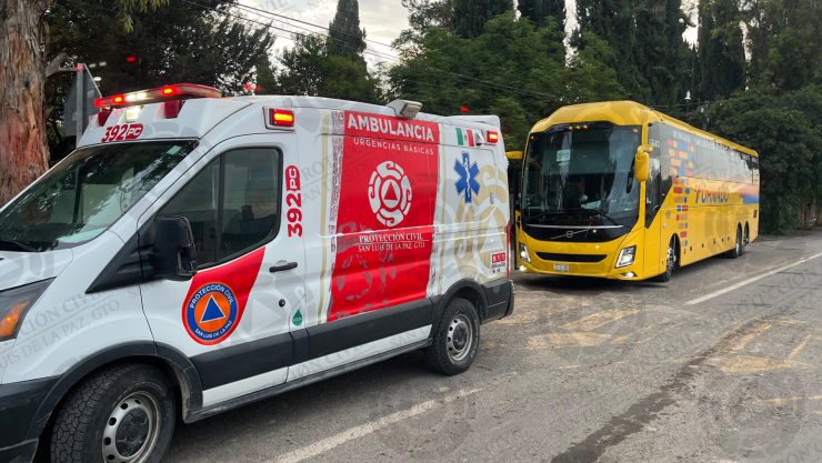 Mujer se cae en San