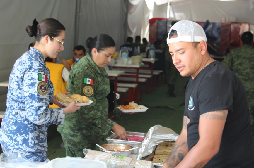 Todos nuestros voluntarios agradecen su enorme apoyo y comida.