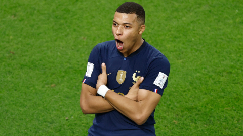 Kylian Mbapp&eacute; celebra un gol en Qatar 2022