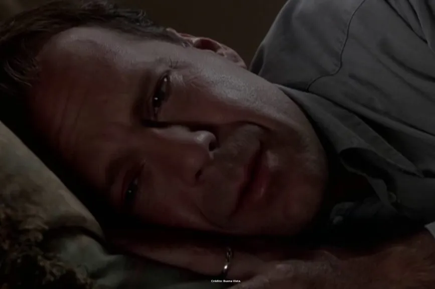 Escena de la película ‘El Sexto Sentido’ (Sixth Sense) con Halley Jeol Osment y Bruce Willis por Azteca 7.