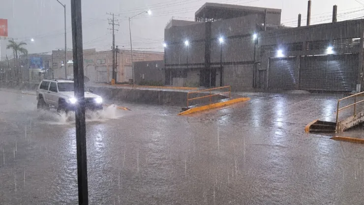 Lluvias en calles de Mazatlán