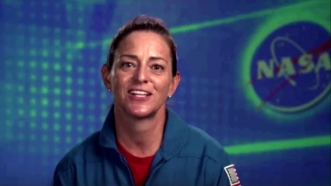 Mujer astronauta encabezará misión espacial de la NASA