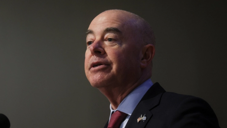 Mayorkas respalda a Blinken de que México es controlado por el narco